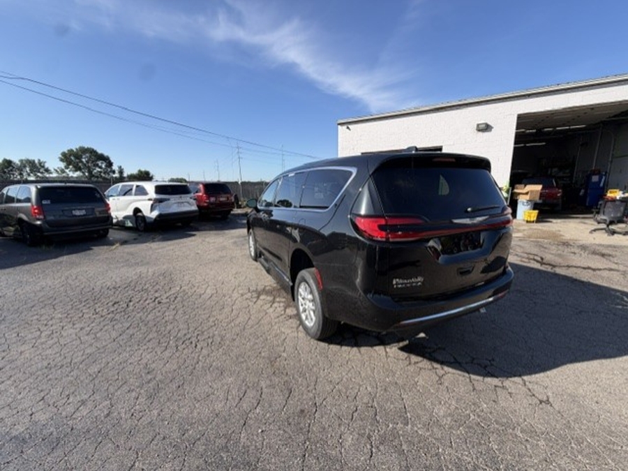 Black Chrysler Pacifica image number 6