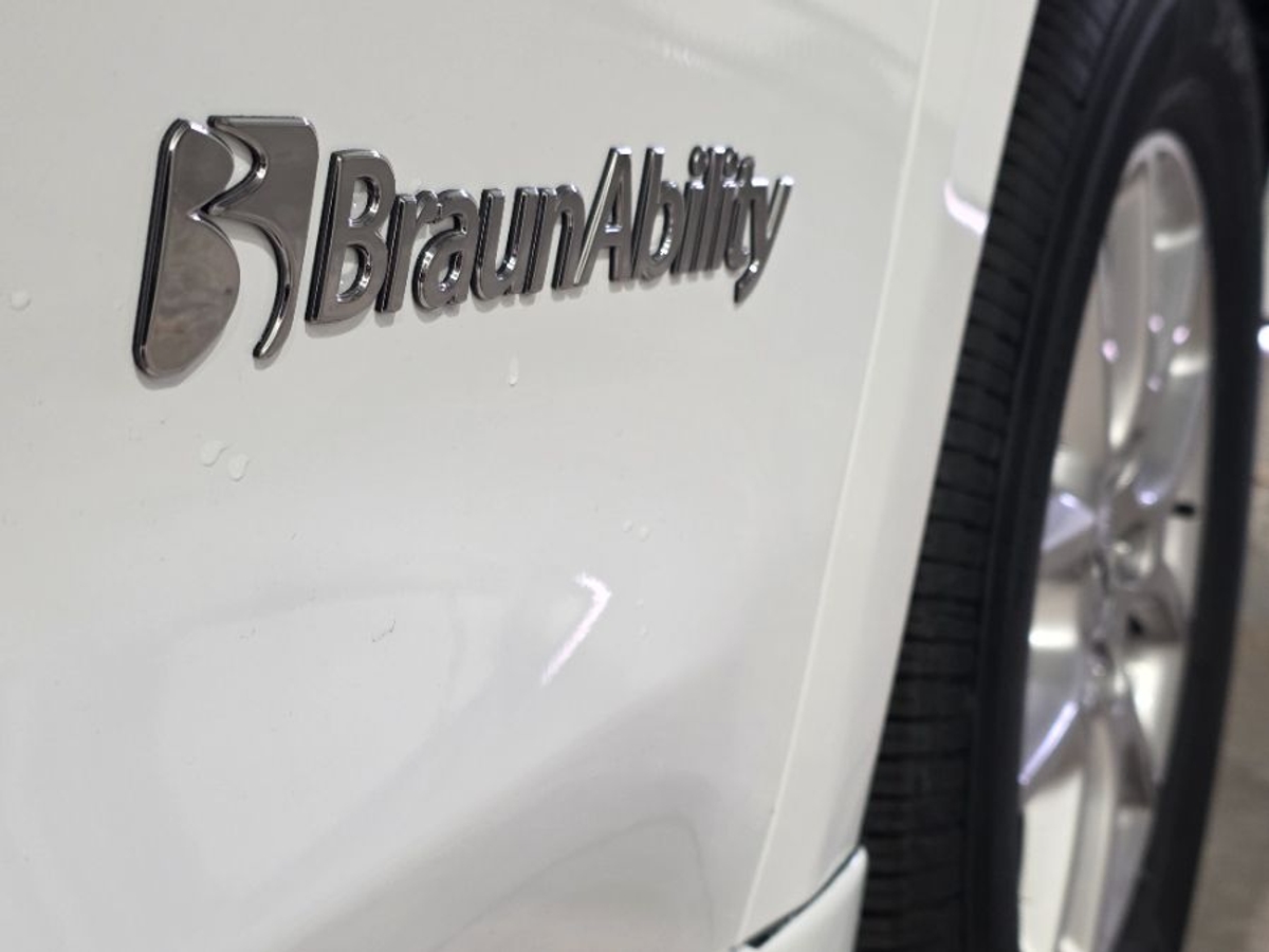 2025 CHRYSLER PACIFICA - Image 11