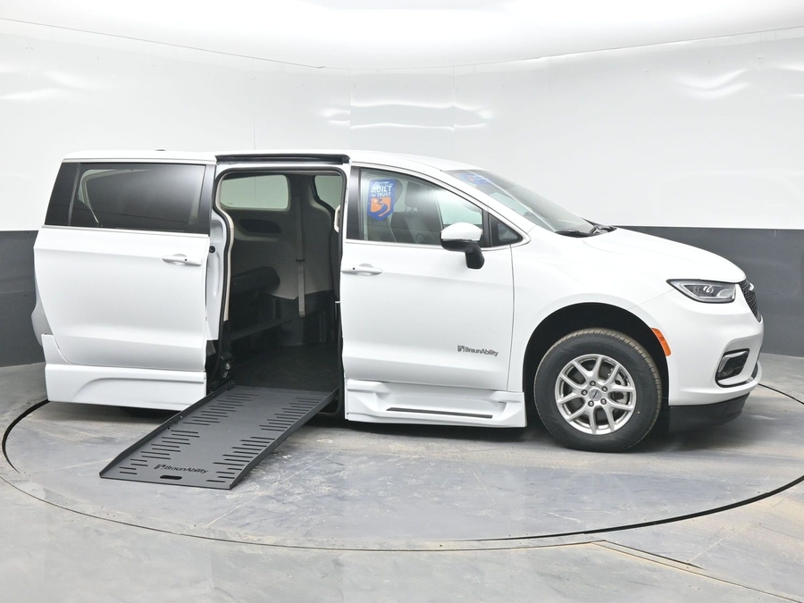 Used 2023 Chrysler Pacifica Touring L - BraunAbility Side Entry Entry Fold Out Automatic Ramp