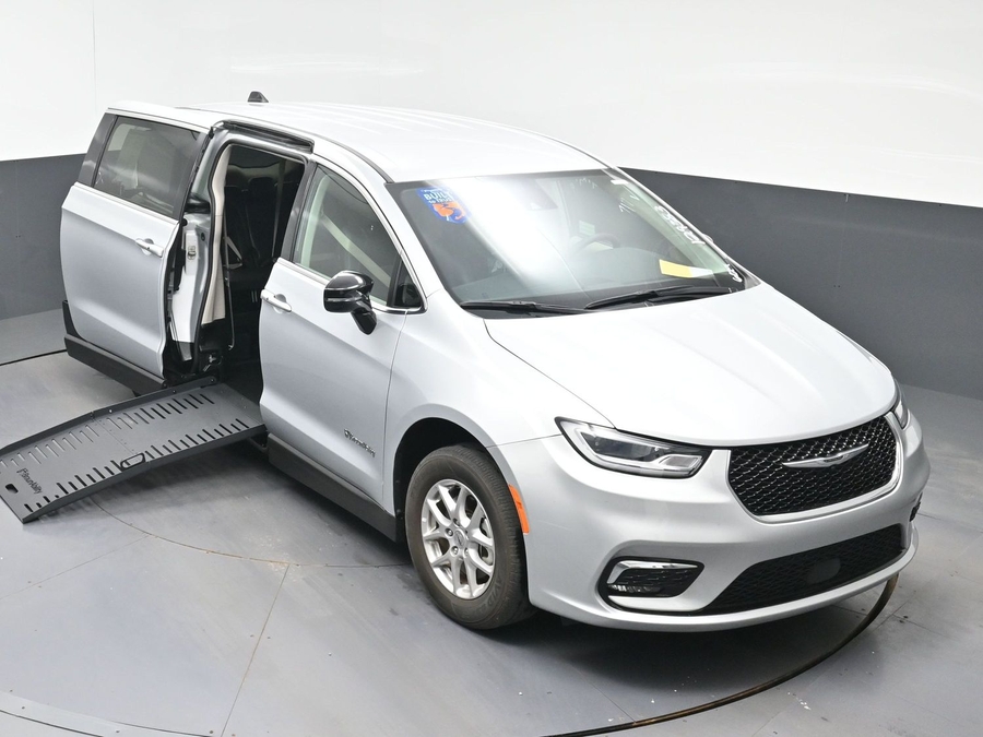 Used 2024 Chrysler Pacifica Touring L - BraunAbility Side Entry Fold Out Manual Ramp