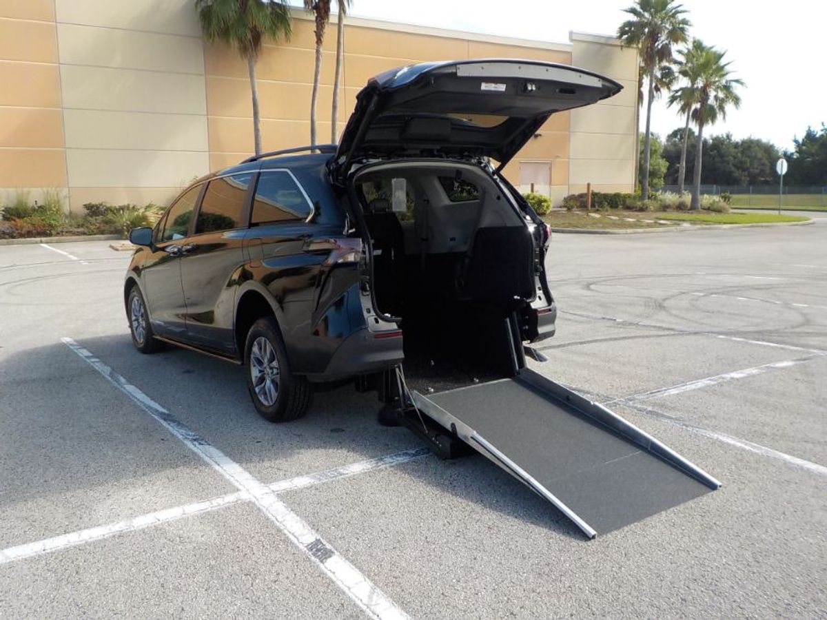 2024 TOYOTA SIENNA - Image 1