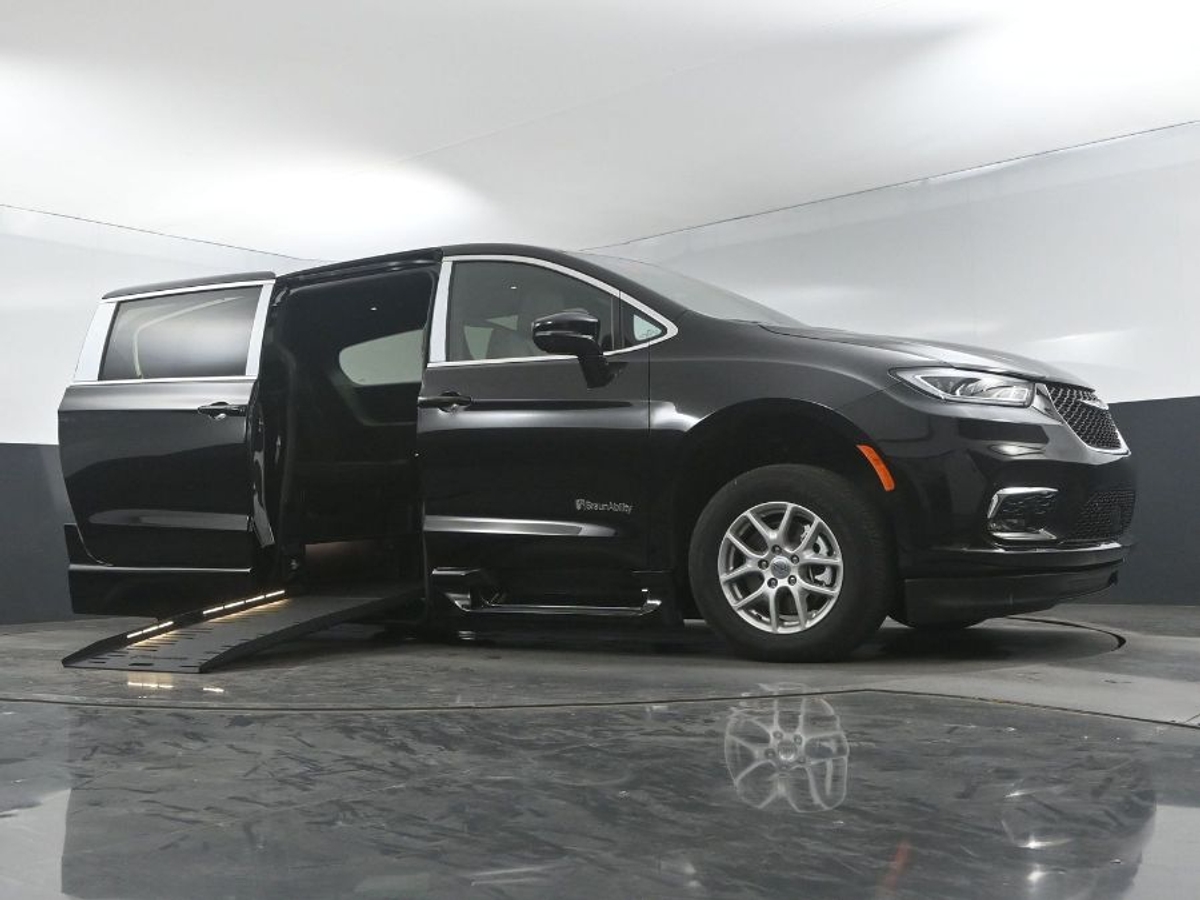 2025 CHRYSLER PACIFICA - Image 18