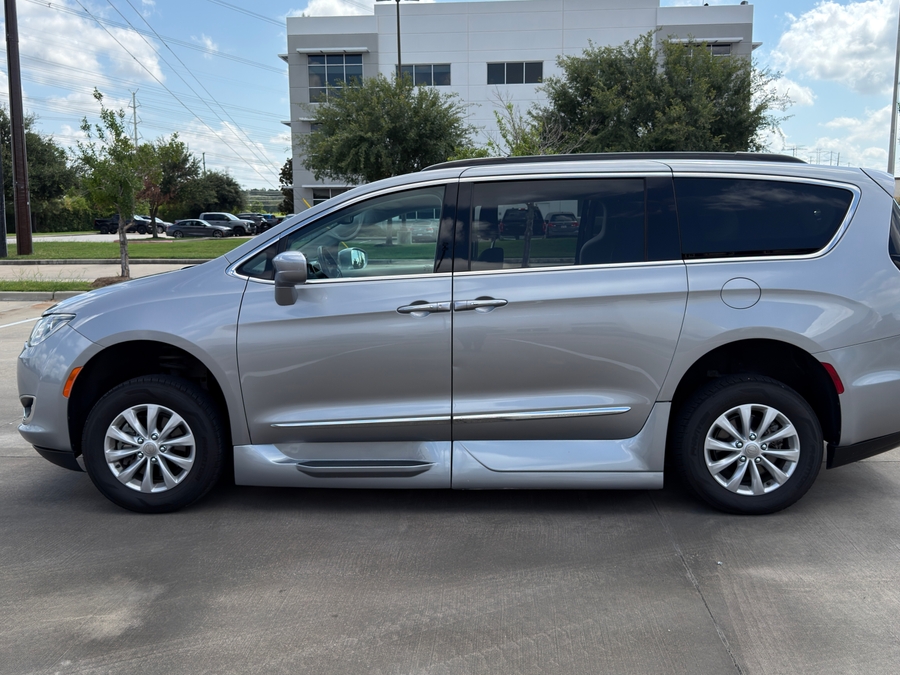 Used 2017 Chrysler Pacifica Touring-L - VMI Side Entry In Floor Automatic Ramp