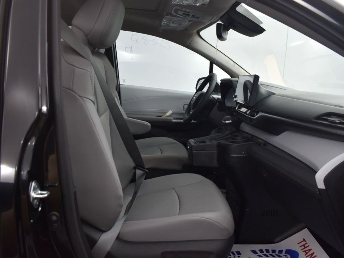 Black Toyota Sienna image number 8