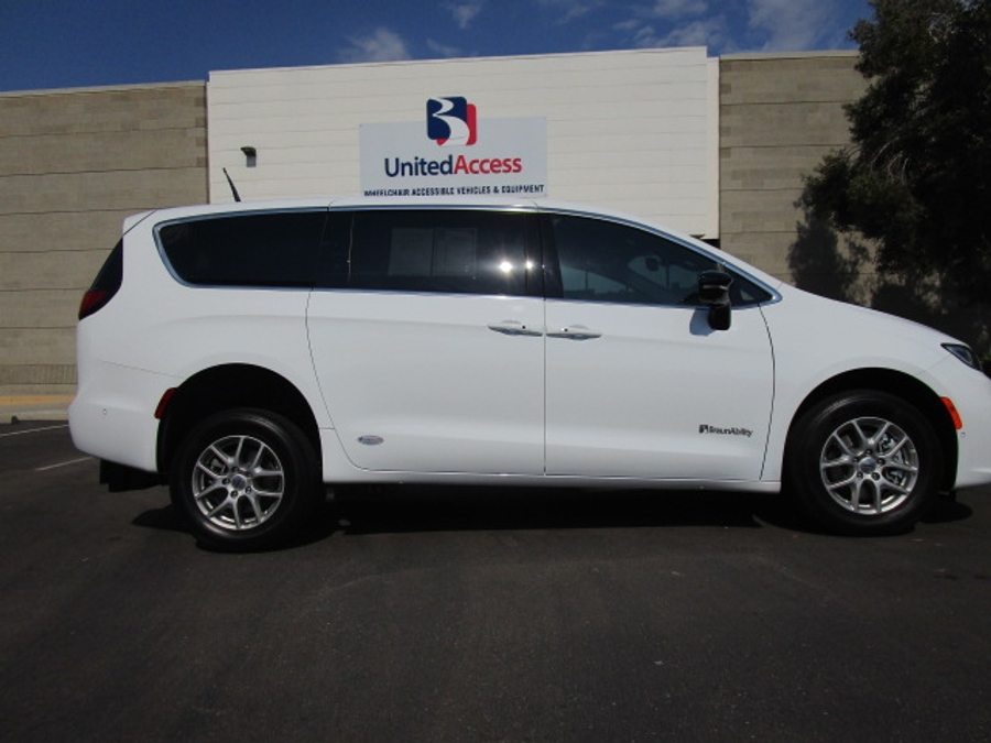 New 2025 Chrysler Pacifica Select Safety - BraunAbility Rear Entry Entry Fold Out Manual Ramp