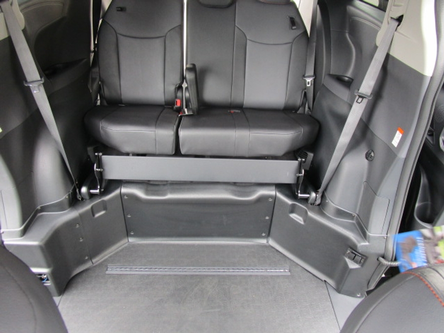 New 2025 Toyota Sienna Hybrid XSE Sport - BraunAbility Side Entry Entry In Floor Automatic Ramp