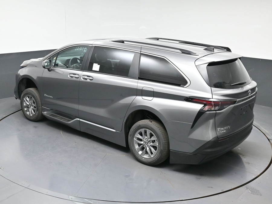 New 2026 Toyota Sienna Hybrid XLE Add - BraunAbility Side Entry Fold Out Automatic Ramp