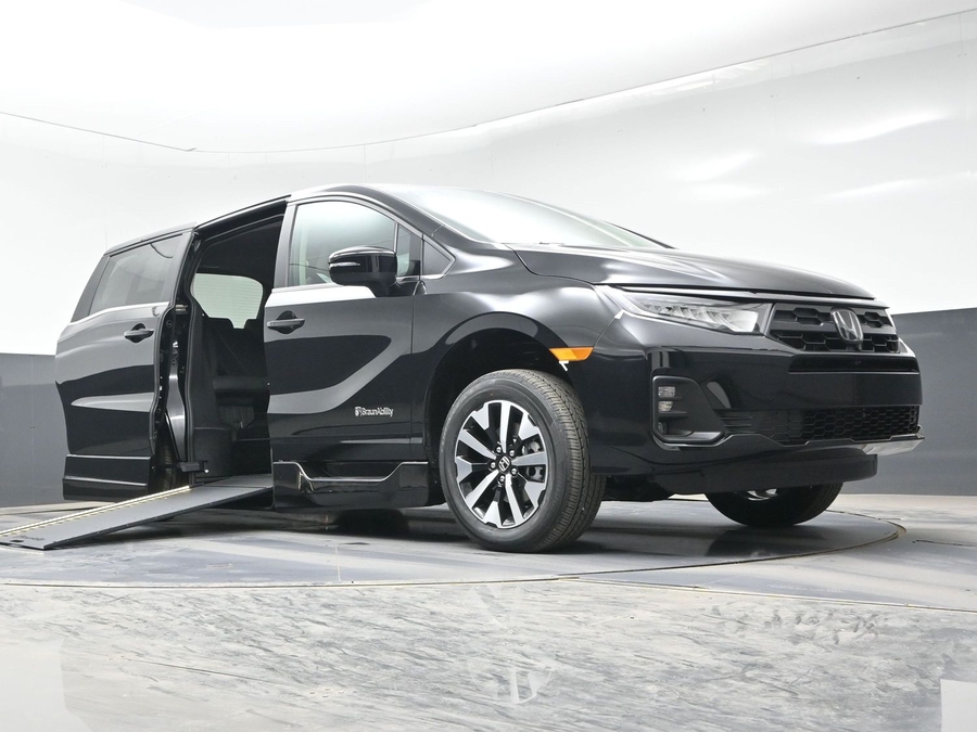 Black Honda Odyssey image number 16