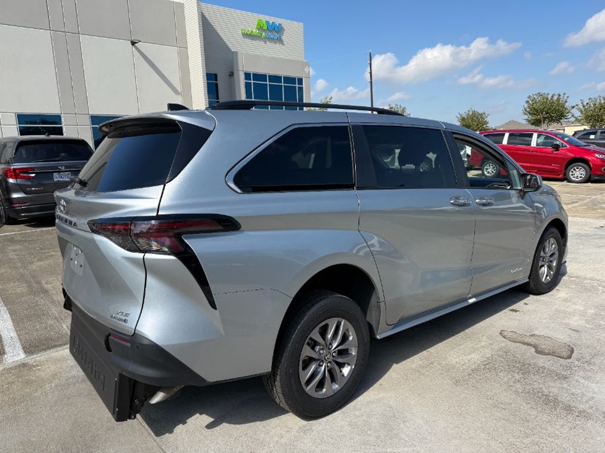 2024 TOYOTA SIENNA - Image 3