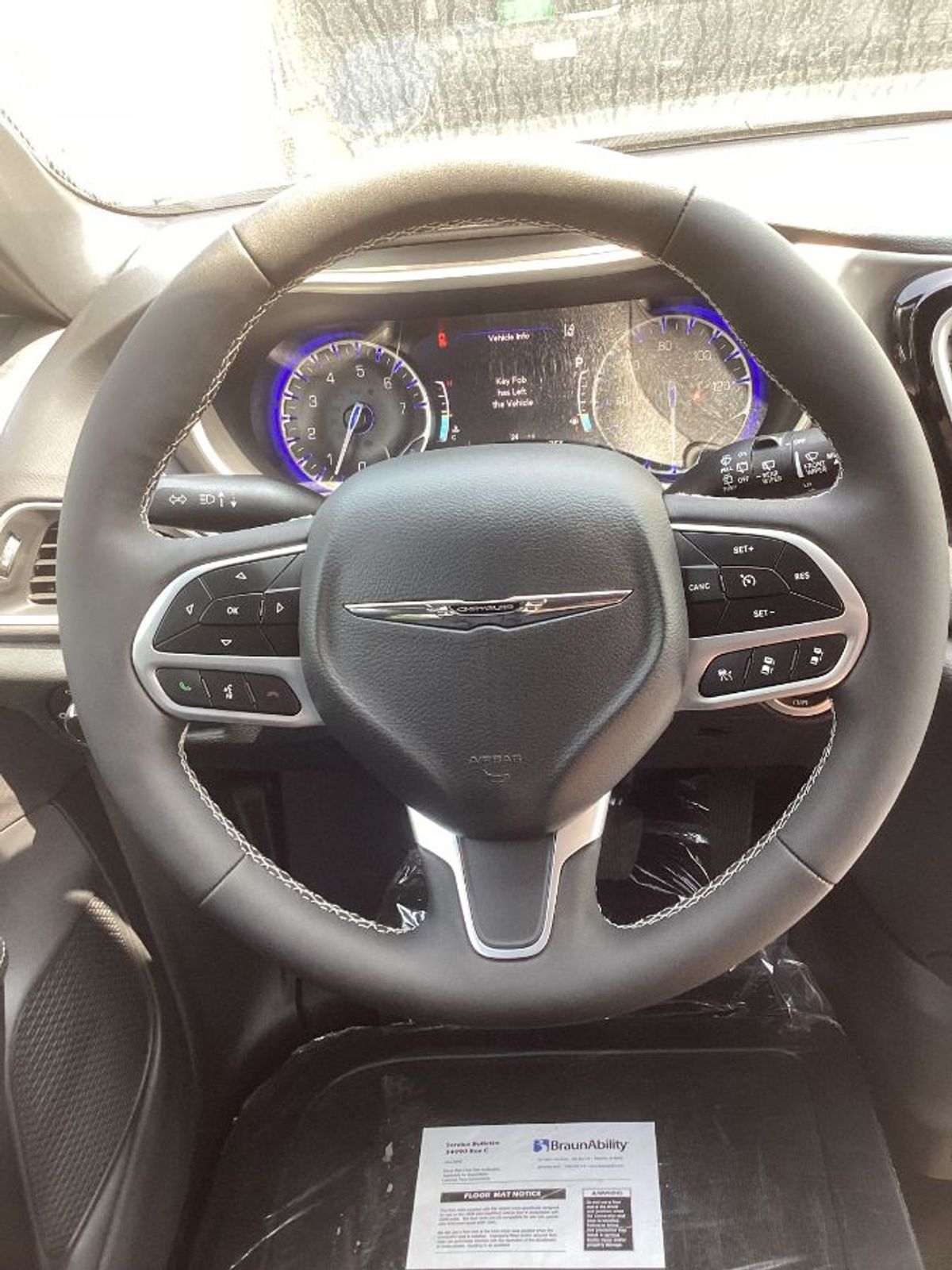 White Chrysler Voyager image number 14