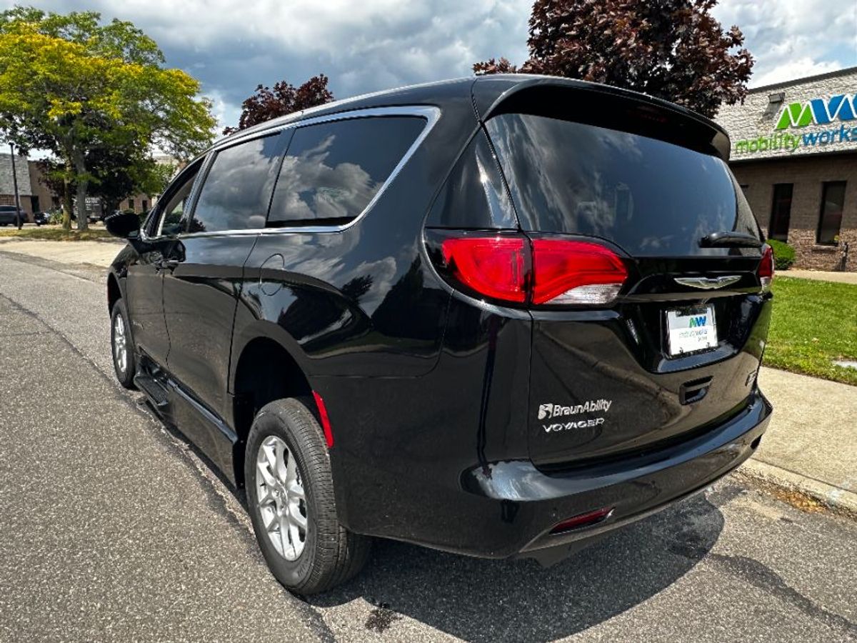 2023 CHRYSLER VOYAGER - Image 7