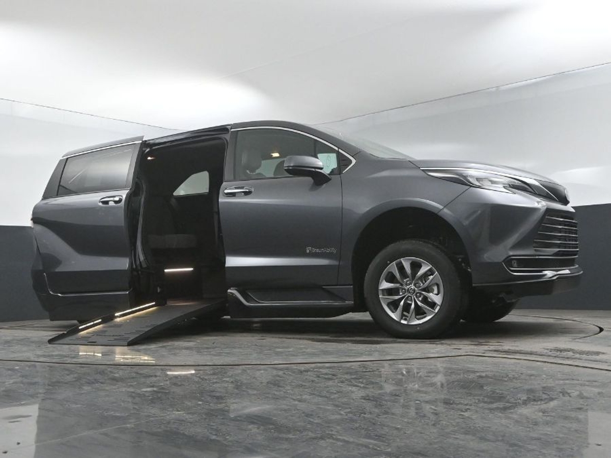 2025 TOYOTA SIENNA - Image 19