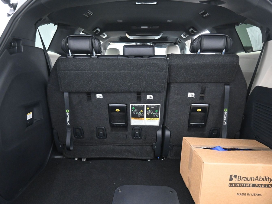 New 2026 Toyota Sienna Hybrid Limited - BraunAbility Side Entry In Floor Automatic Ramp