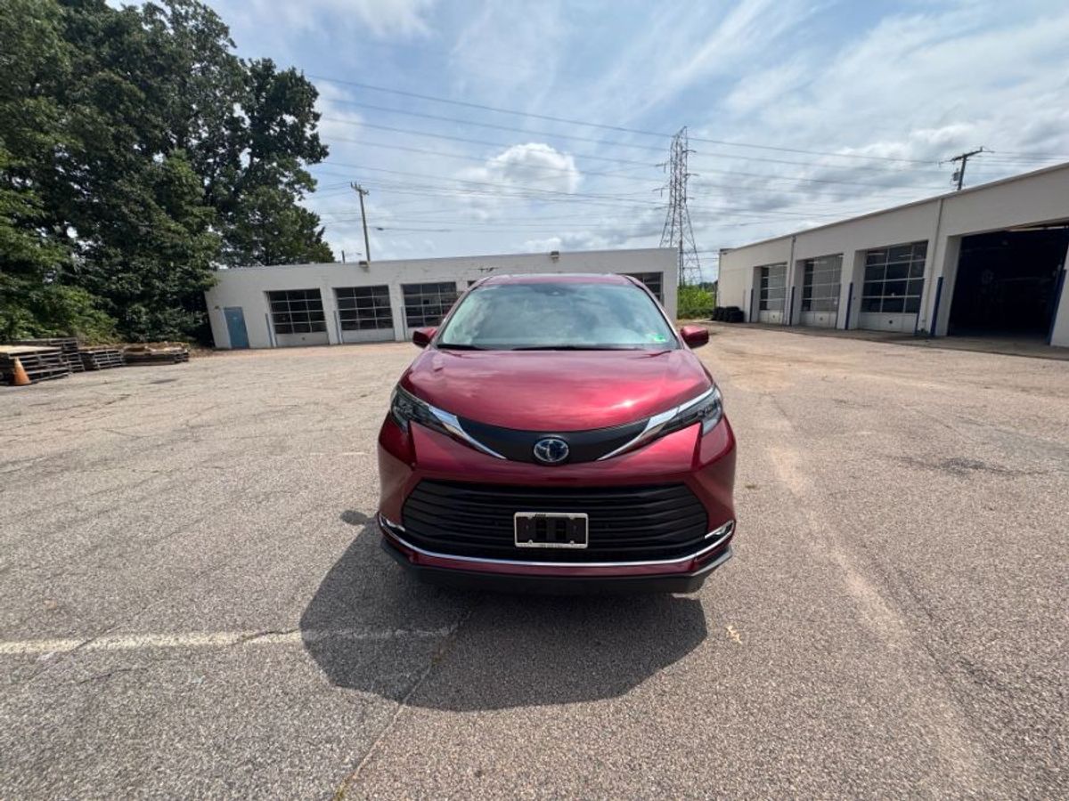 2024 TOYOTA SIENNA - Image 8