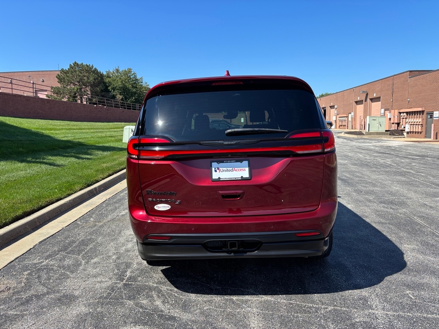 Used 2021 Chrysler Pacifica Touring L - BraunAbility Side Entry In Floor Automatic Ramp