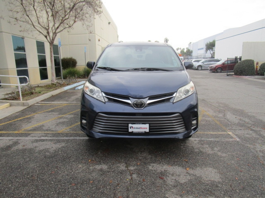 Used 2018 Toyota Sienna XLE Base - VMI Side Entry Entry In Floor Automatic Ramp