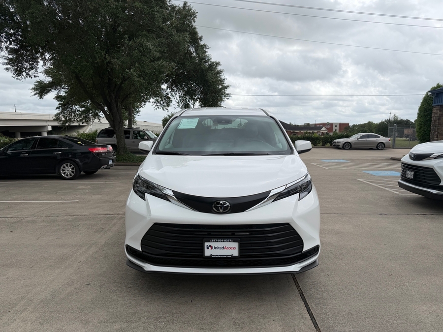 New 2026 Toyota Sienna Hybrid LE - Vantage Mobility Rear Entry Entry Fold Out Manual Ramp