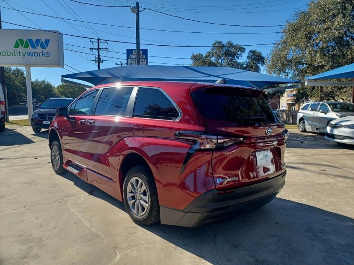 2023 TOYOTA SIENNA - Image 8