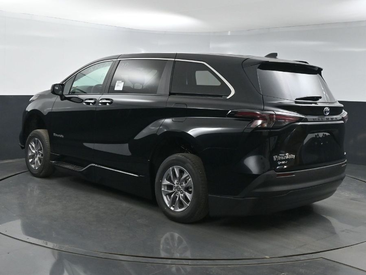 2025 TOYOTA SIENNA - Image 5