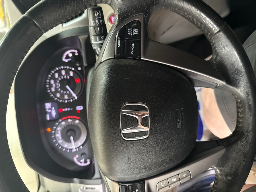 Blue Honda Odyssey image number 10