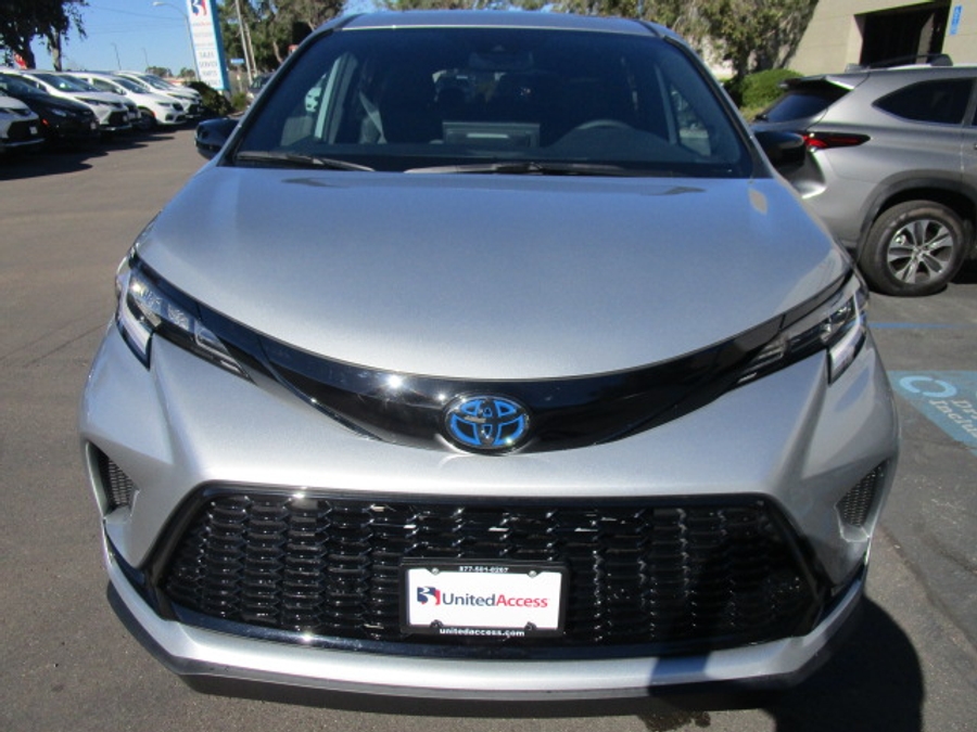 New 2025 Toyota Sienna Hybrid XSE - BraunAbility Side Entry Entry Fold Out Automatic Ramp