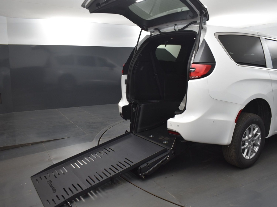 New 2025 Chrysler Pacifica Select Safety - BraunAbility Rear Entry Entry Fold Out Manual Ramp