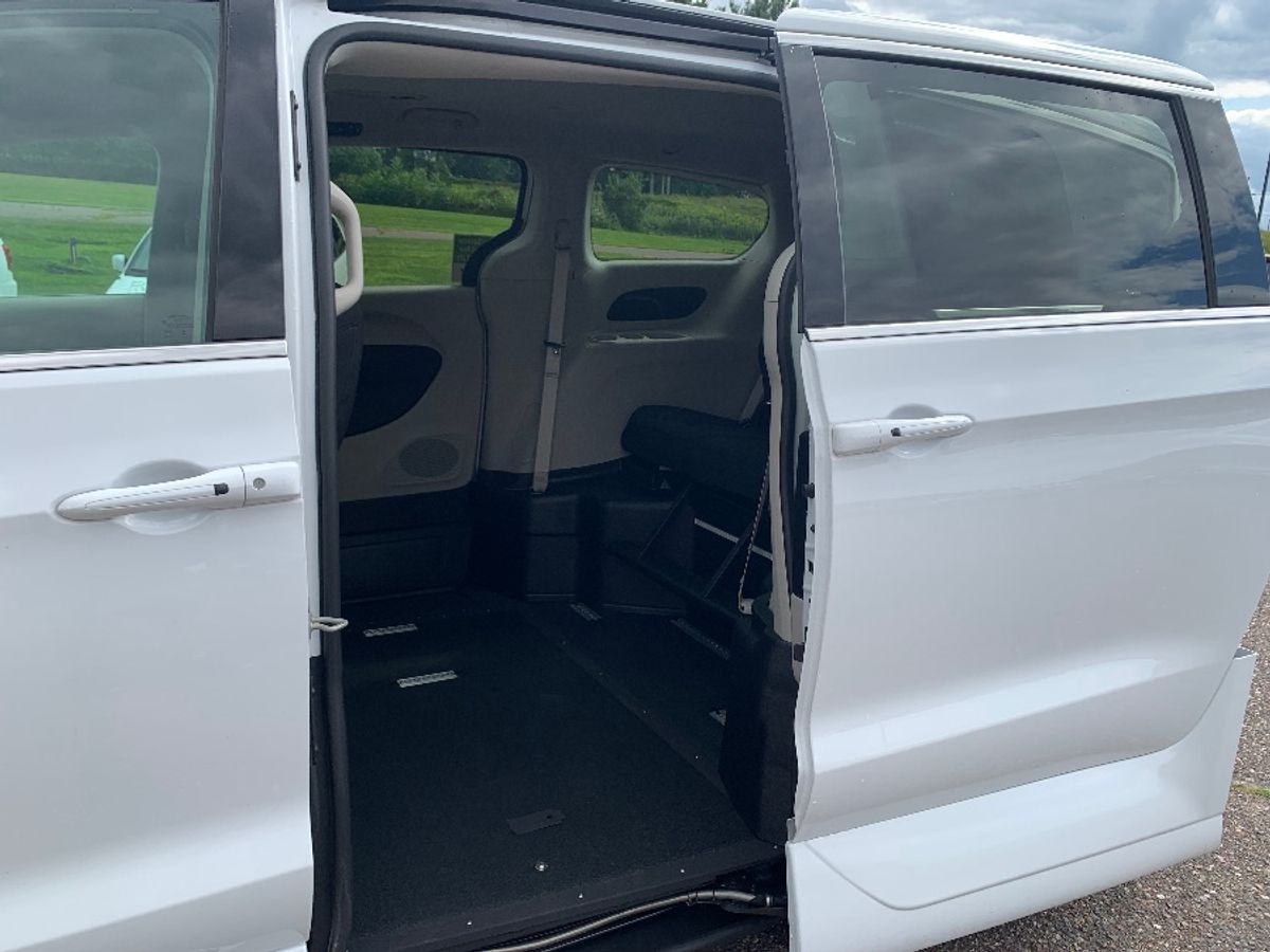 2024 CHRYSLER VOYAGER - Image 21