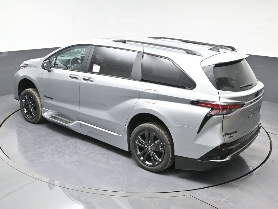 New 2025 Toyota Sienna Hybrid XSE Sport - BraunAbility Side Entry Entry Fold Out Automatic Ramp