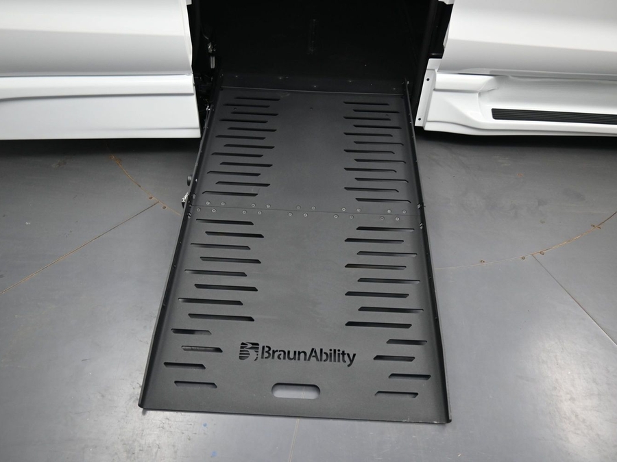 New 2027 Chrysler Pacifica Select Sport - BraunAbility Side Entry Fold Out Automatic Ramp