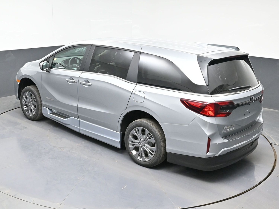New 2026 Honda Odyssey Touring - BraunAbility Side Entry In Floor Automatic Ramp