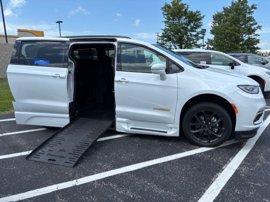 Used 2022 Chrysler Pacifica Touring L Sport 50th Anniversary - BraunAbility Side Entry Entry Fold Out Automatic Ramp