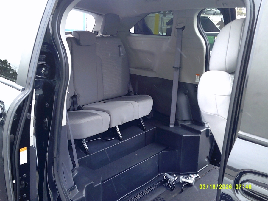 Black Toyota Sienna image number 16