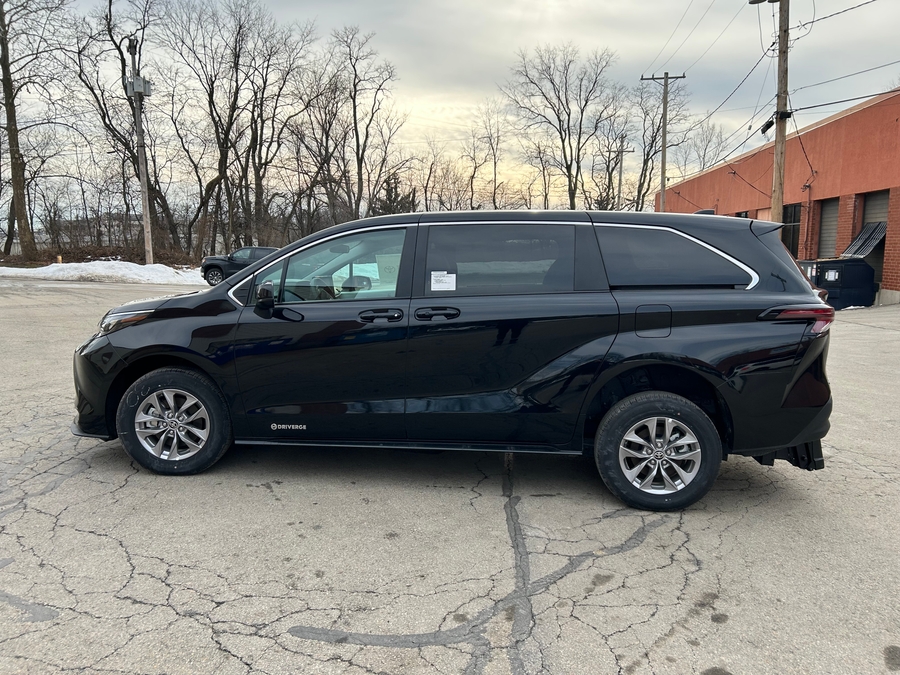 2025 TOYOTA SIENNA - Image 9