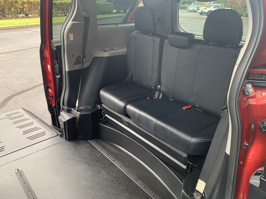 Used 2020 Toyota Sienna SE - BraunAbility Side Entry Entry Fold Out Automatic Ramp