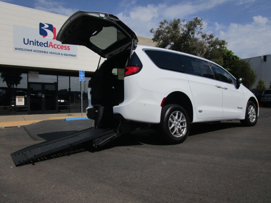 New 2026 Chrysler Pacifica Select Safety - BraunAbility Rear Entry Fold Out Manual Ramp