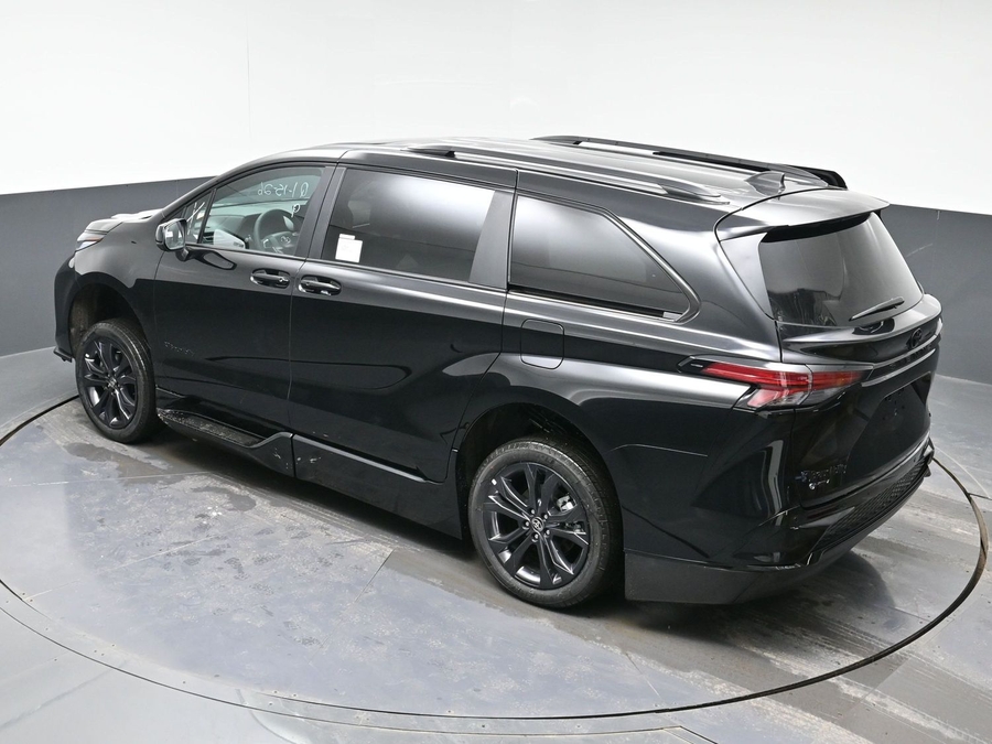Black Toyota Sienna image number 24