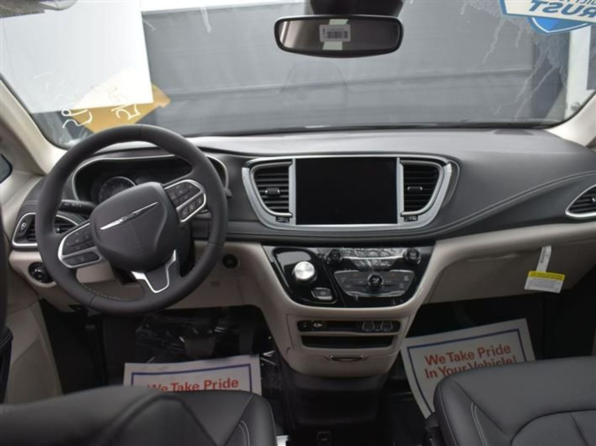 Silver Chrysler Pacifica image number 11