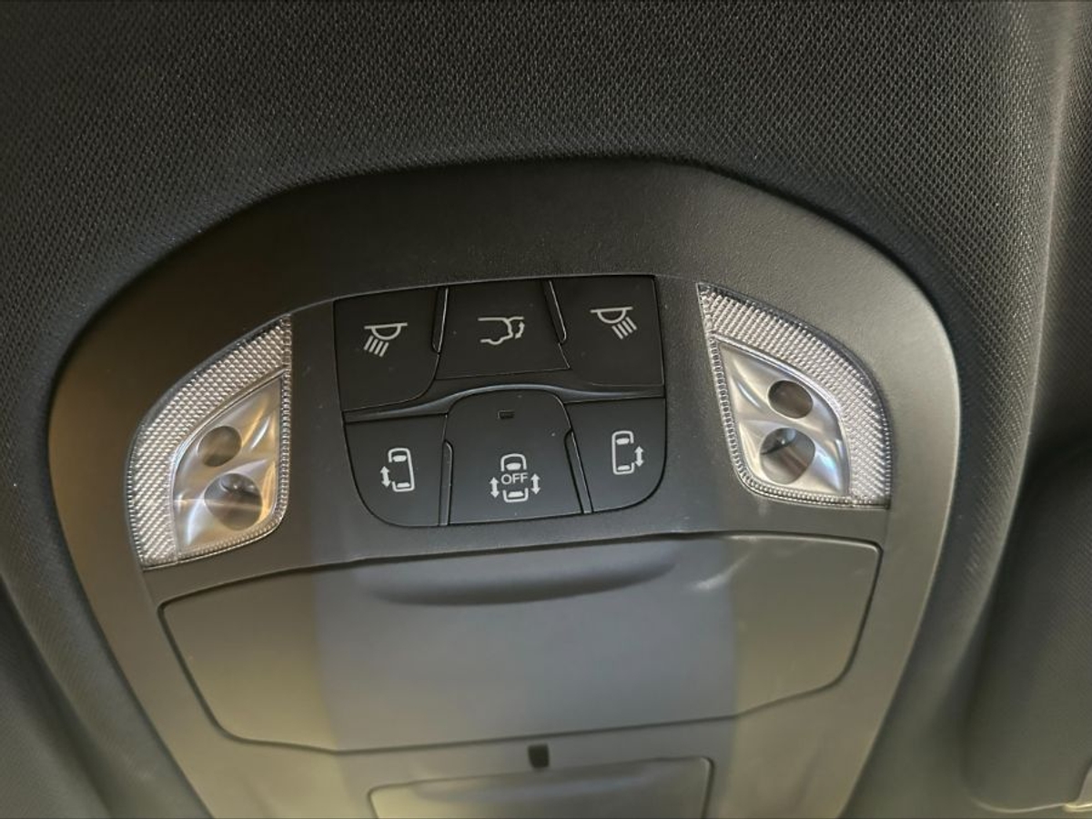 2025 CHRYSLER PACIFICA - Image 17
