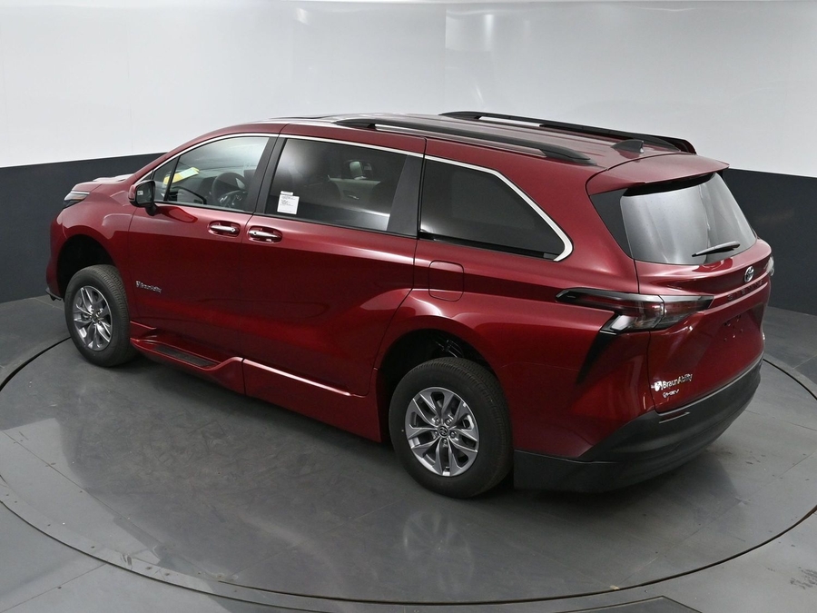 New 2025 Toyota Sienna Hybrid XLE Plus - BraunAbility Side Entry Entry Fold Out Automatic Ramp