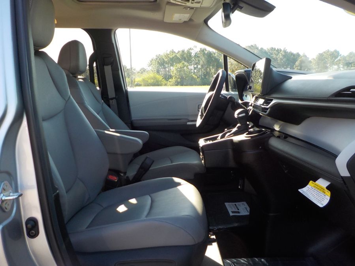 2025 TOYOTA SIENNA - Image 40
