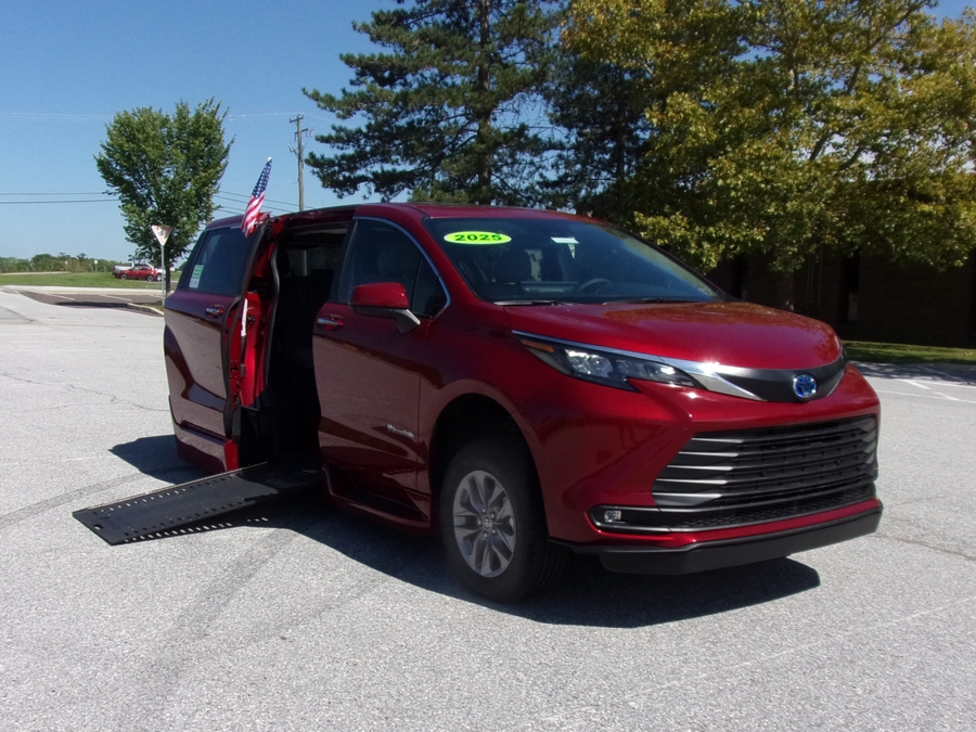 2025 Toyota Sienna XLE