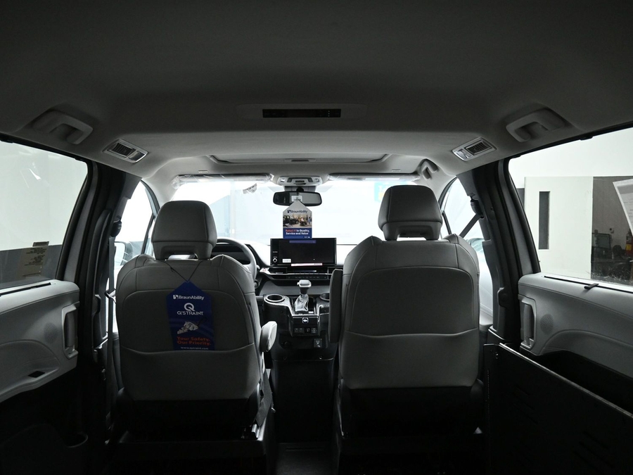 New 2025 Toyota Sienna Hybrid XLE Plus - BraunAbility Side Entry Entry Fold Out Automatic Ramp