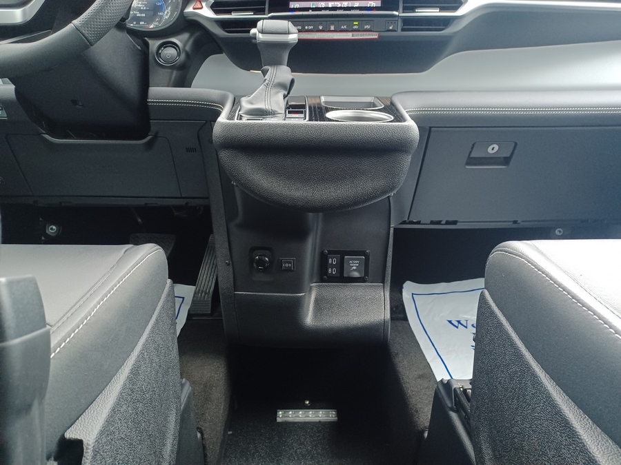 Black Toyota Sienna image number 15