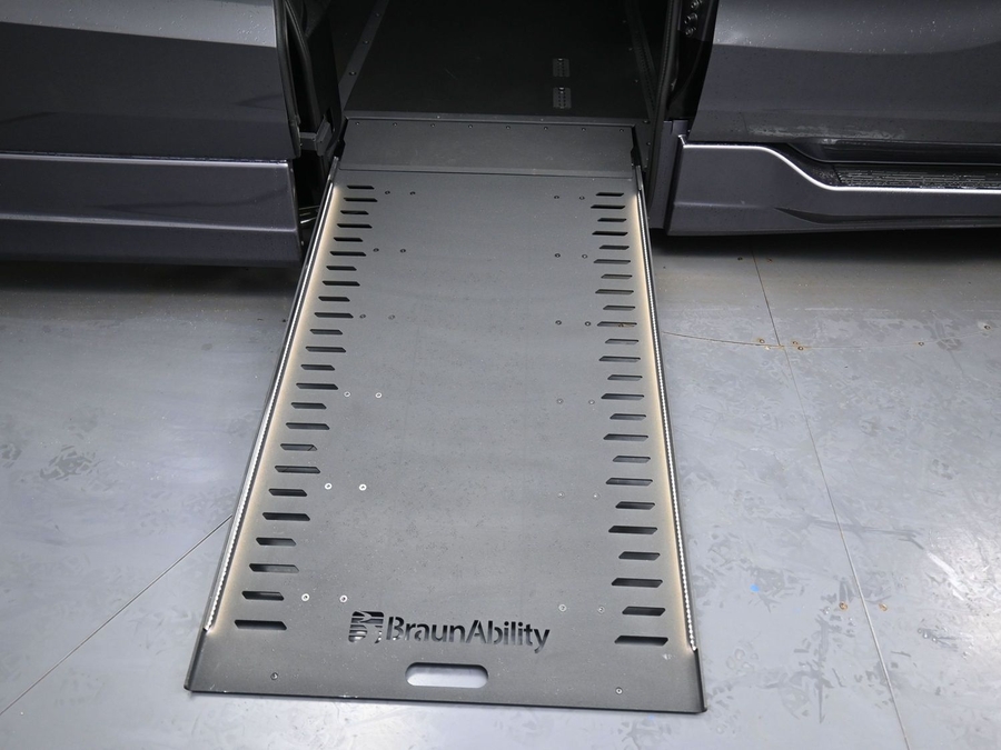 Grey Honda Odyssey image number 9