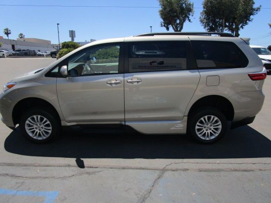 Used 2016 Toyota Sienna XLE Base - VMI Side Entry Entry In Floor Automatic Ramp