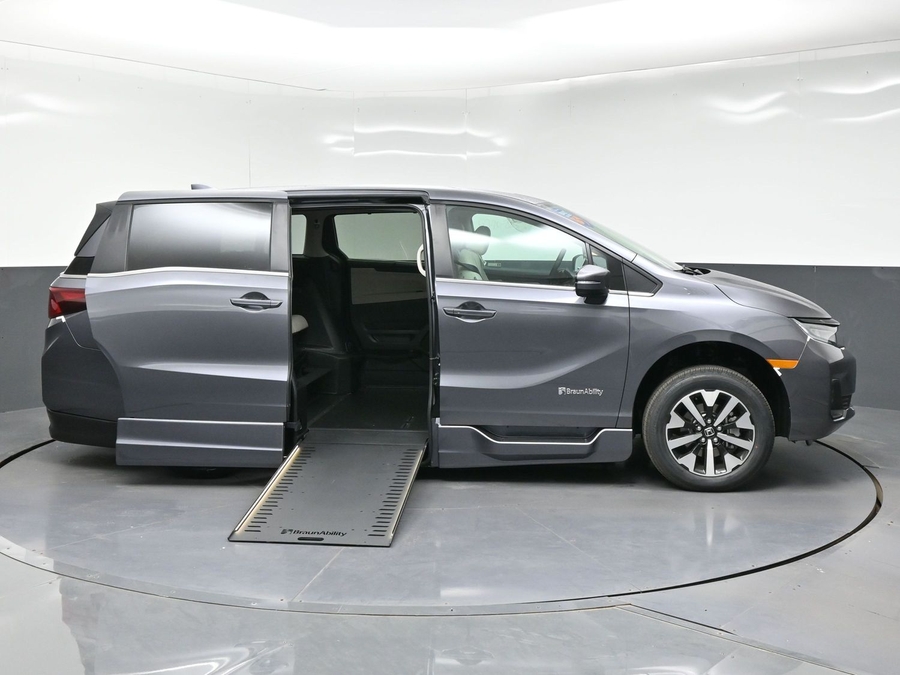 Grey Honda Odyssey image number 5