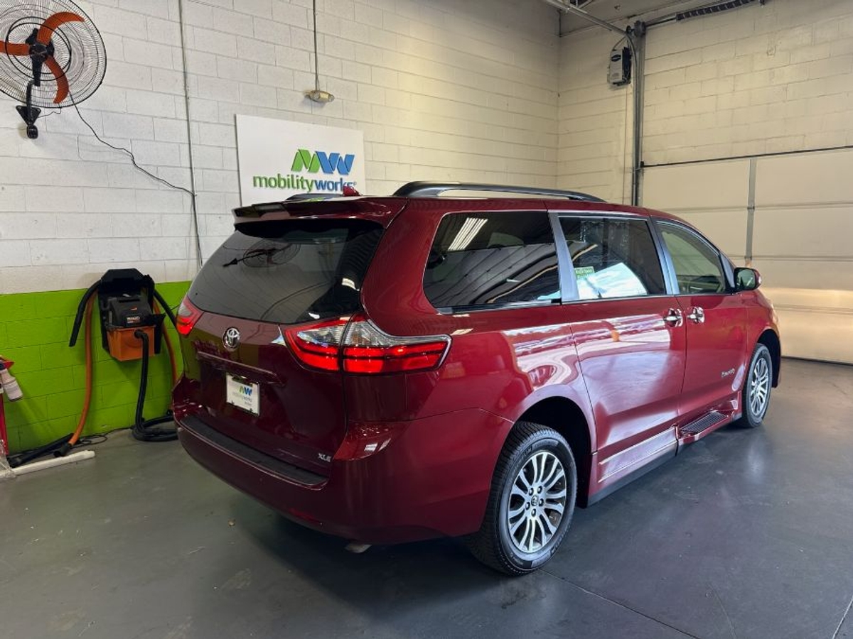 2020 TOYOTA SIENNA - Image 9