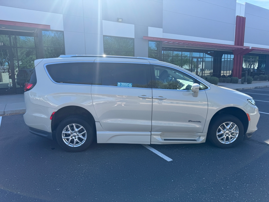 Used 2021 Chrysler Pacifica Touring L - BraunAbility Side Entry Fold Out Automatic Ramp