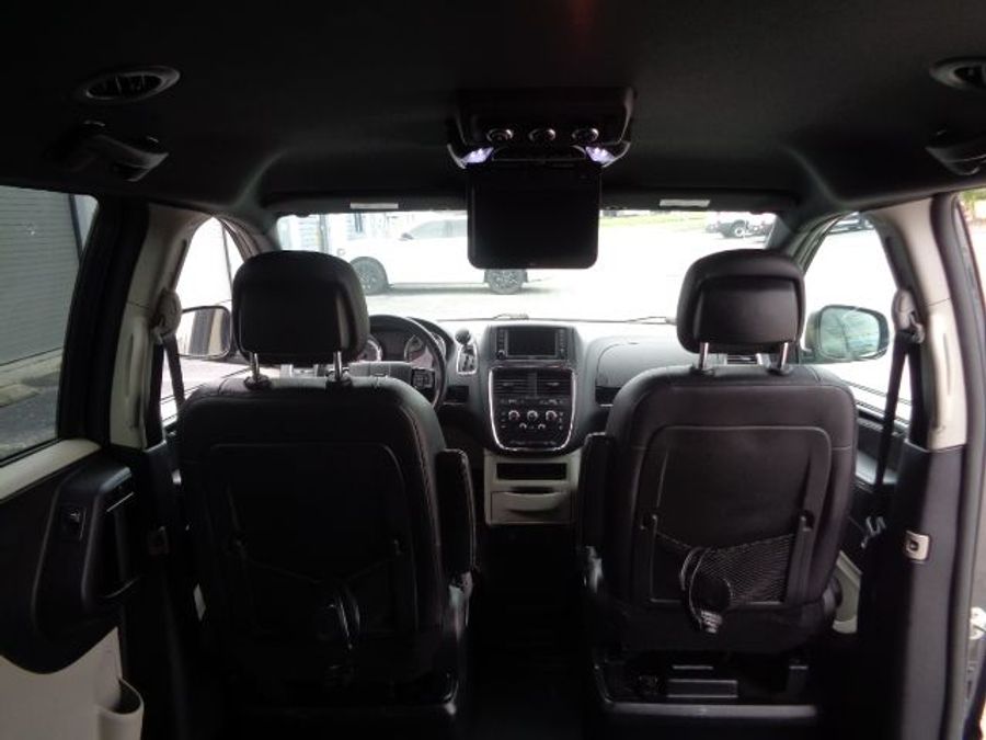 Used 2018 Dodge Grand Caravan SXT - BraunAbility Side Entry Entry Fold Out Automatic Ramp