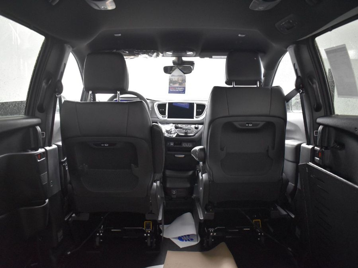 2025 CHRYSLER PACIFICA - Image 15